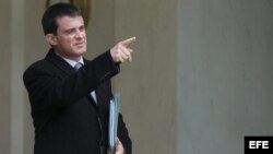 Manuel Valls, saliendo del Palacio del Elíseo, en París, Francia, el 31 de marzo del 2014.