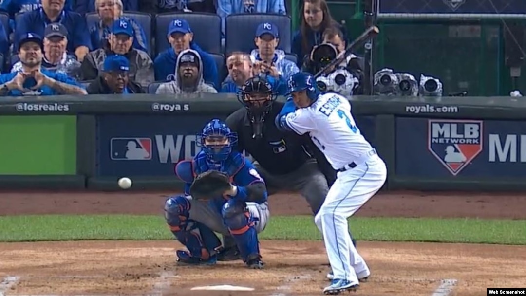 Alcides Escobar conectó un jonrón dentro del terreno. El anterior, en una Serie Mundial, se remontaba a 1903.