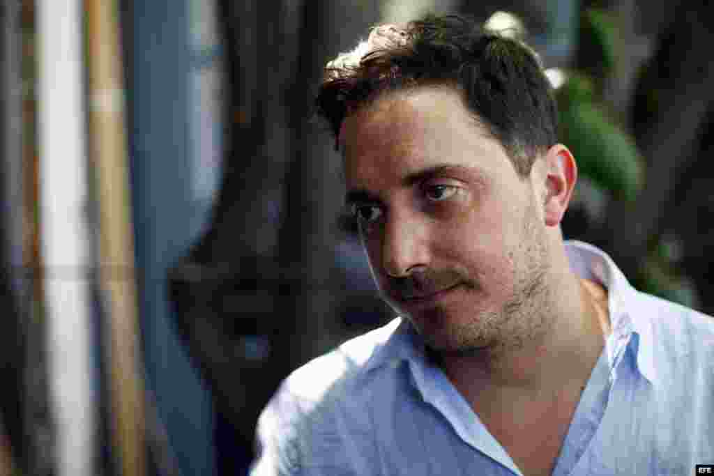 CH11. SANTIAGO DE CHILE (CHILE), 10/01/2013.- El director del film "NO", Pablo Larraín, durante una conferencia de prensa realizada hoy, jueves 10 de enero de 2013, en Santiago de Chile. Larraín aseguró hoy que no esperaba la nominación de su película "No