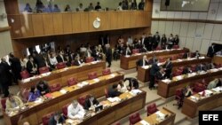 Senadores participan en una sesión en la sede parlamentaria en Asunción, Paraguay 