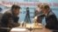El indio Viswanathan Anand (i) vs el noruego Magnus Carlsen (d).