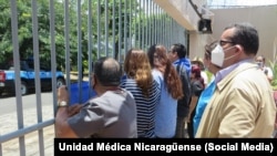 Asedio policial en la sede de la Unidad Médica Nicaraguense el 19 de abril de 2021.