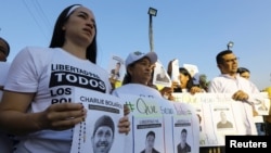 Familiares de presos políticos protestan en Venezuela por la libertad de sus seres queridos. (Reuters)