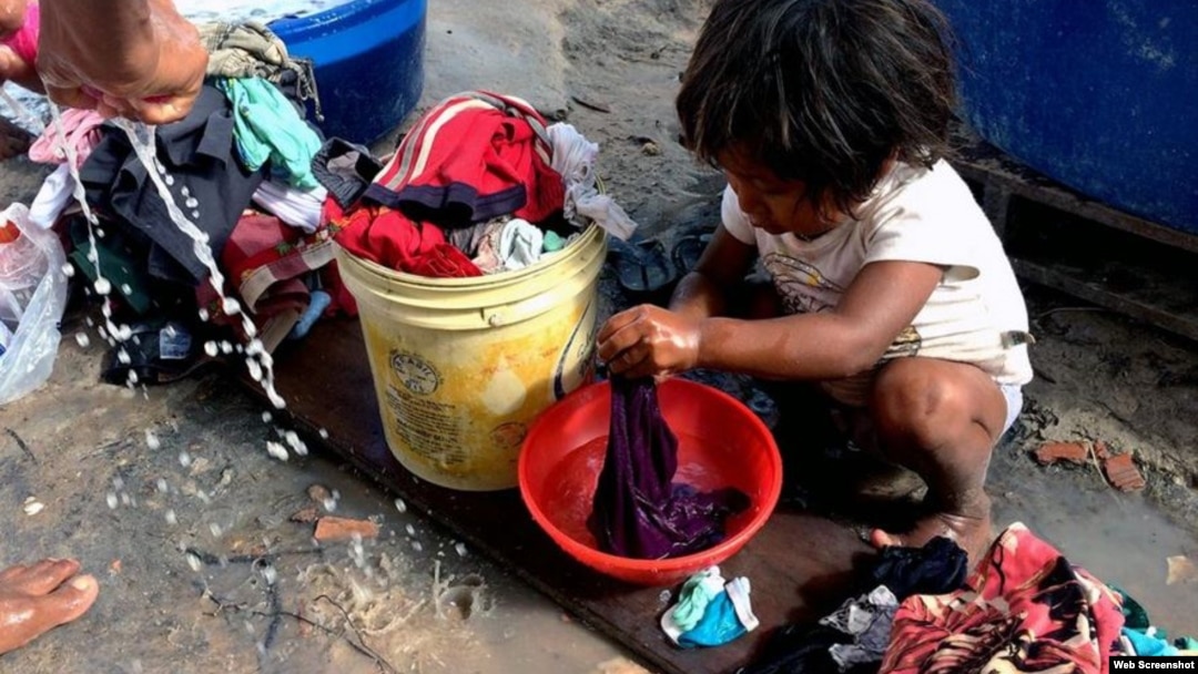 Niños, adolescentes y ancianos entre los migrantes venezolanos que huyen de la crisis.