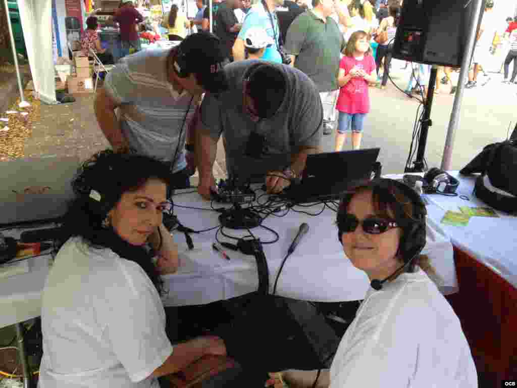 Programa de Radio Martí El Encanto en el carnaval de la Calle Ocho de Miami este 11 de marzo de 2012