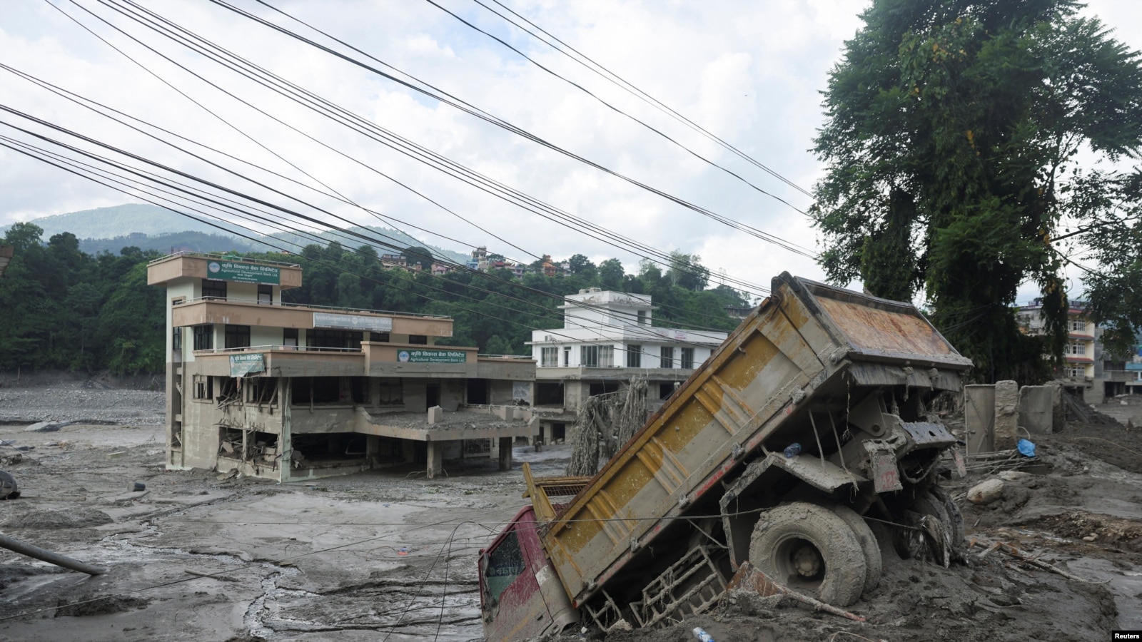Deslave en Nepal deja 584 muertos y más de 1900 desaparecidos: crece el riesgo de nuevas inundaciones