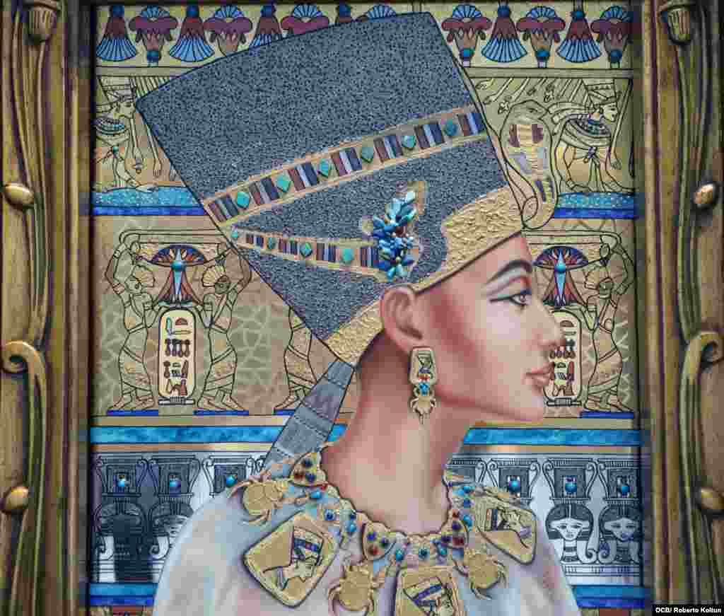 Nefertiti 12x16&#39; texturas oro de 18 y 24 kilates, plata, y piedras turquesa y lapislázuli. Foto: Roberto Koltún, OCV Staff.