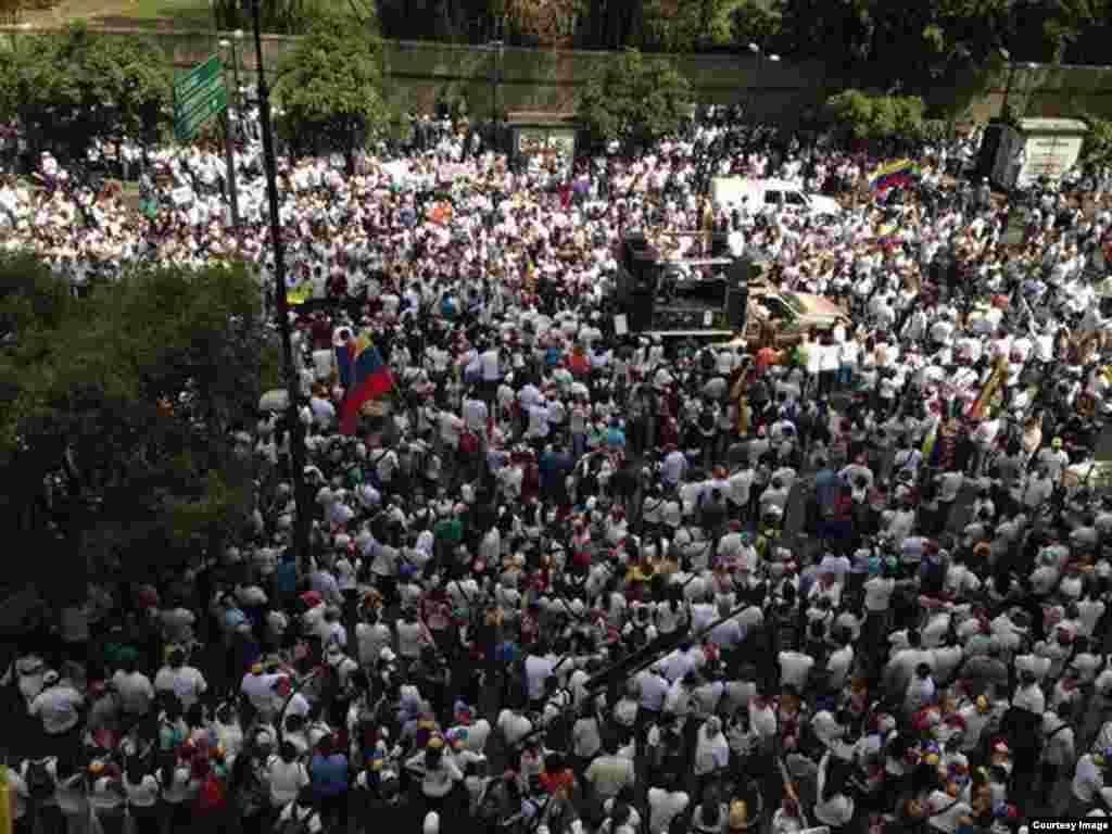 Oposición venezolana en las calles junto a Leopoldo López &nbsp; / fotos Eleonora Bruzual
