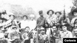 Escambray 1960 Osvaldo Ramírez ( centro derecha con sombrero)