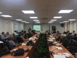 La reunión donde el ministro de Salud Pública y el jefe de la Defensa Civil presentaron el plan para la prevención y control del coronavirus", en una foto tomada del sitio web del MINSAP.