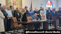 Las principales orgaciones del exilio cubano firman un “Acuerdo de Liberación para la Isla” en la Ermita de la Caridad de Miami.
