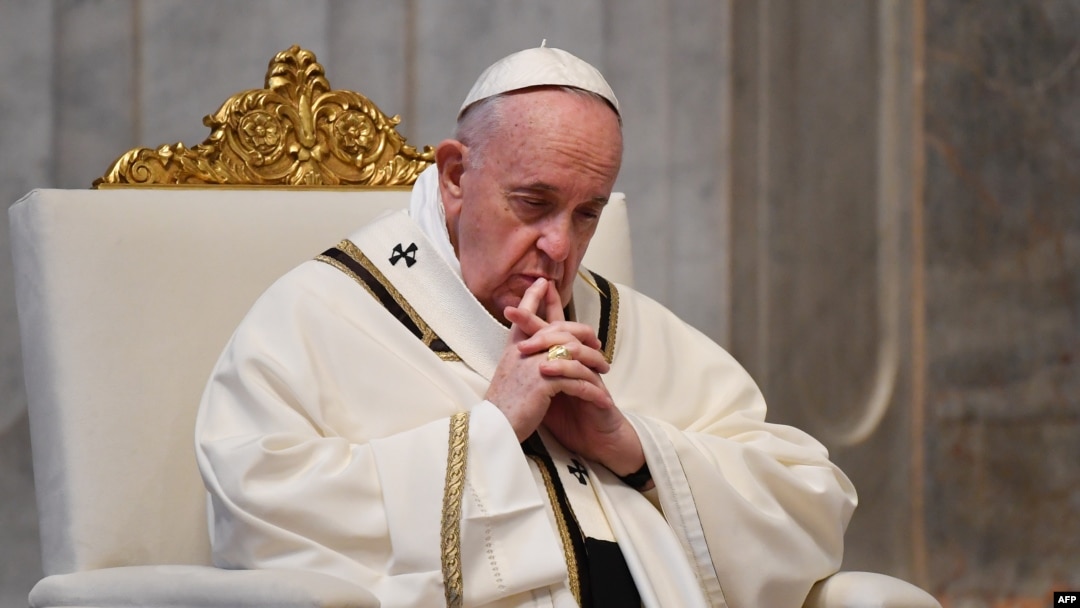 El ppa Francisco durante la misa de Domingo de Pascua, a puertas cerradas, en la Basílica de San Pedro. 