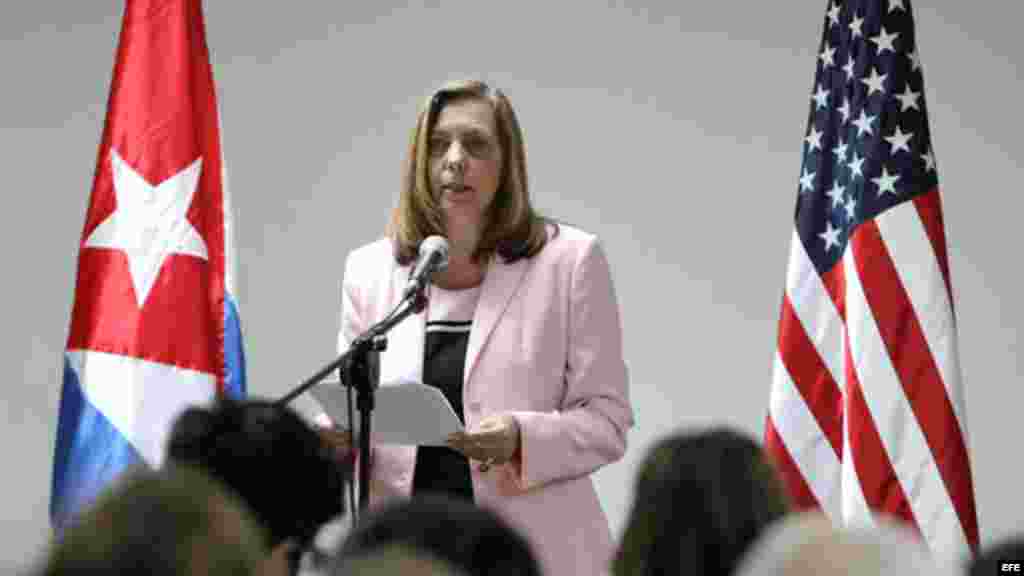 La directora del departamento Estados Unidos del Ministerio de Relaciones Exteriores de Cuba, Josefina Vidal, habla durante una conferencia de prensa.