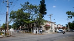 Cubanos exigen explicación a embajada de Ecuador en La Habana