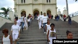 Reporta Cuba Ciudadanas por la Democracia y activistas UNPACU en Santuario de El Cobre en Santiago de Cuba