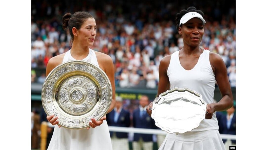 (i-e) Garbiñe Muguruza y Venus Williams.