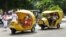 El "cocotaxi", un vehículo para turistas que circula en La Habana. Foto: Carlos Reusser 