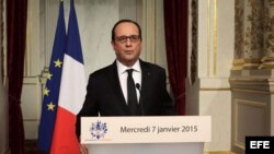 El presidente de Francois Hollande pronuncia un discurso en el Palacio del Eliseo en París.