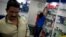 La escena se repite en las farmacias venezolanas: caras largas de los clientes por no encontrar el medicamento que necesitan 