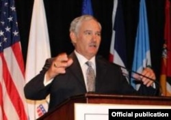 El subsecretario de Agricultura Michael Scuse disertó en Springfield, MO, sobe las perspectivas con Cuba.