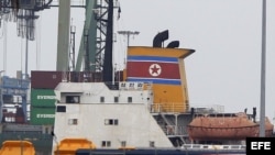 Fotografía del barco de Corea del Norte Chong Chon Gang hoy, martes 16 de julio de 2013, atracado en el muelle de Manzanillo de la caribeña ciudad de Colón, Panamá