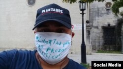 El periodista independiente Esteban Rodríguez, arrestado el 30 de abril en la protesta de la calle Obispo (VER VIDEO).