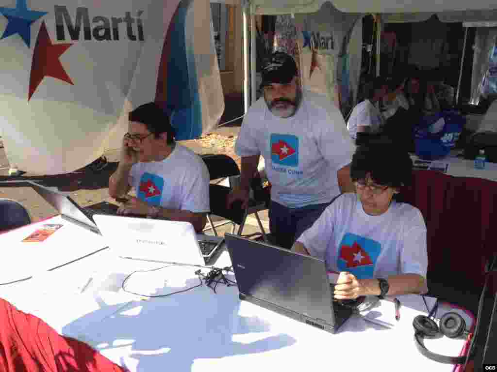 El carnaval de la Calle Ocho transmitido en tiempo real a través de internet por martinoticias.com twitter y facebook