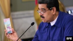 Maduro posterga reconversión monetaria y dice que reducirá 5 ceros al bolívar.
