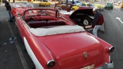Un operador de auto de alquiler privado en La Habana afirma que muchos de sus colegas están entregando la licencia ante las nuevas regulaciones que el gobierno tiene a prueba en la capital