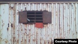 Emigrantes de la zona oriental de Cuba viven en contenedores (Güira de Melena) Artemisa