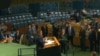 El embajador de EEUU ante la ONU, Mike Waltz, habla ante el organismo en un discurso interrumpido por el canciller cubano Bruno Rodríguez y otros asistentes. 