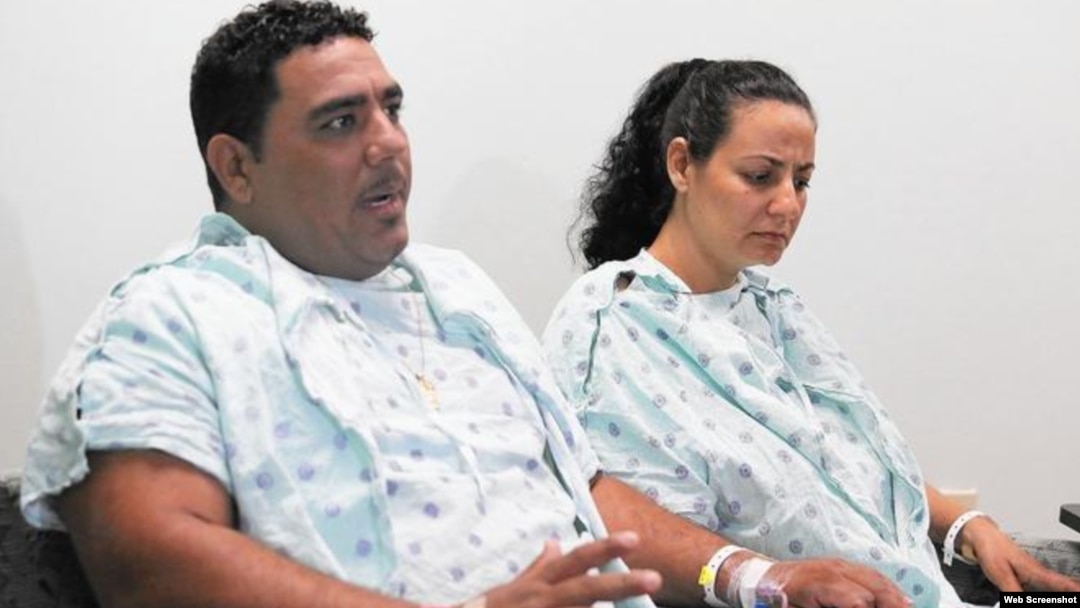 Denny Rumbaut y su esposa Yarelys Ríos. Foto: Captura de imagen, "Sun Sentinel".
