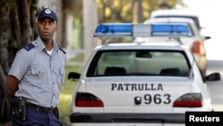 Una patrulla policial en las calles de La Habana.