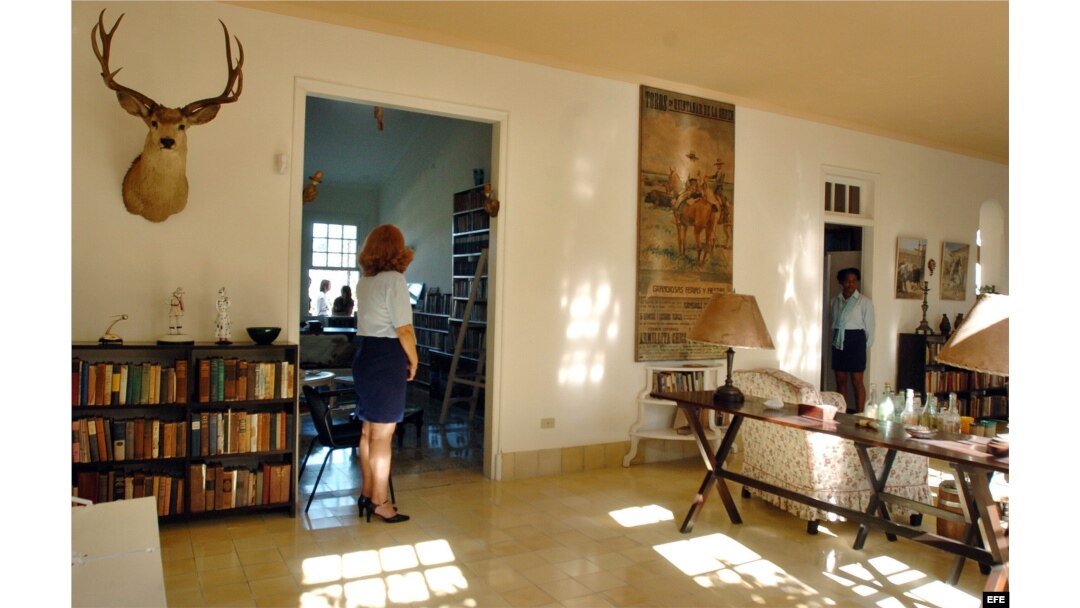 Foto de archivo (06/01/07) del interior del museo "Finca Vigía", antigua residencia habanera del fallecido escritor norteamericano Ernest Hemingway.