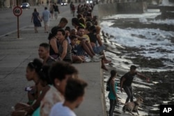 El Malecón de La Habana es un destino predilecto de los residentes de la capital.