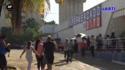 Primer día de compras en tiendas que venden solamente en dólares