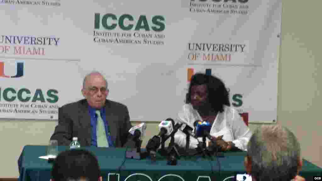 Jaime Suchlicki y Berta Soler durante la conferencia de prensa en ICCAS