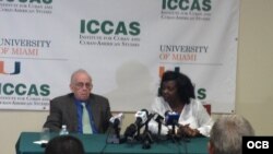 Jaime Suchlicki y Berta Soler durante una conferencia de prensa en ICCAS. (Foto Archivo)