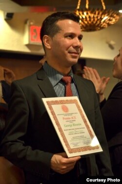 El actor cubano George Riverón, en la entrega de los Premios ACE, NY. Cortesía del autor.