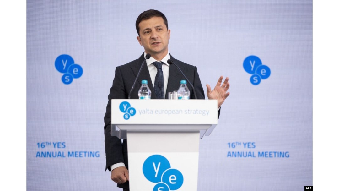El presidente de Ucrania, Volodímir Zelensky, se dirige el 13 de septiembre a los delegados de un foro estratégico en Kiev (Foto: AFP).