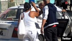 Damas de Blanco son arrestadas por la Seguridad del Estado en La Habana.