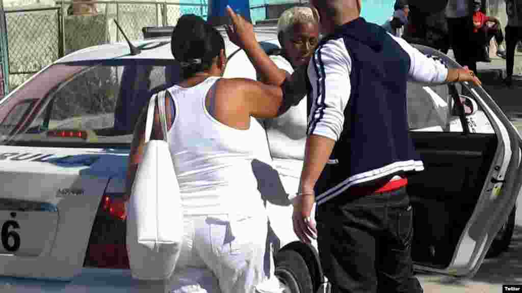 Damas de Blanco son arrestadas por la Seguridad del Estado en La Habana.
