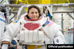 La astronauta cubanoamericana, lista para un entrenamiento de caminata espacial (NASA)