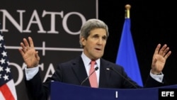 John Kerry, comparece tras la reunión de ministros de Exteriores de la OTAN en Bruselas, Bélgica. 