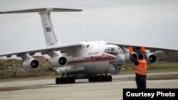 Avión de la Federación Rusa arriba a Santiago de Cuba. 