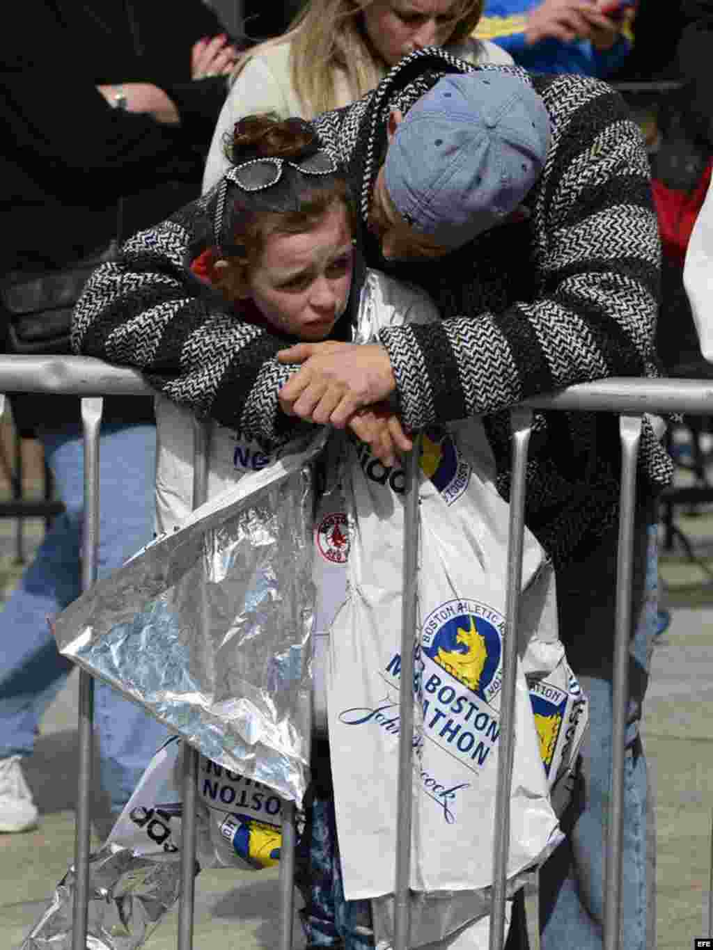 Al menos dos personas murieron y decenas resultaron heridas en el hecho, según los medios locales. 