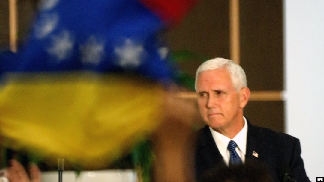 Pence habla a la comunidad venezolana en la iglesia Nuestra Señora de Guadalupe, en Doral, sur de Florida.