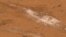 Imagen cedida por la NASA que muestra una mancha descubierta en Marte en abril de 2007 por la exploración Rover Spirit, tan rica en sílice que los científicos proponen que en ese lugar hubo agua
