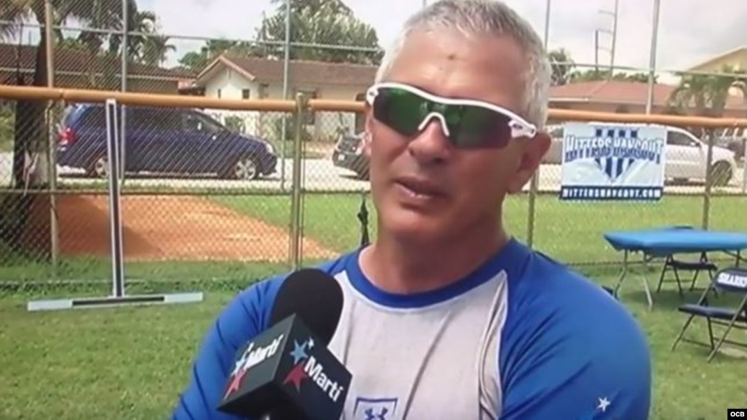 Orlando Chinea, entrenador cubano de pitcheo.