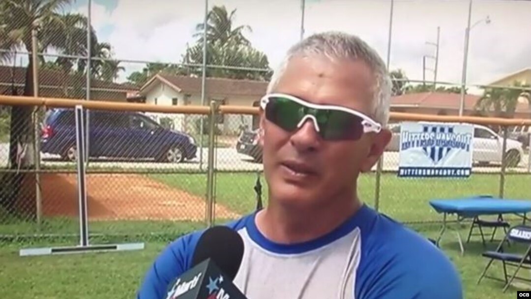 Orlando Chinea, entrenador cubano de pitcheo.